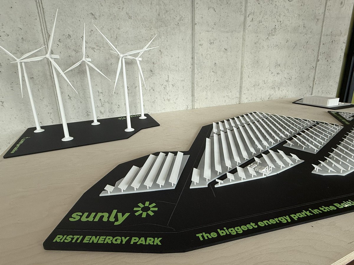 EmmanuelMignot2's tweet image. Very good meeting with @siiludus CEO of the 🇪🇪 company Sunly in particular on investments from 🇫🇷 @Mirova_RI in Sunly on #RenewableEnergies