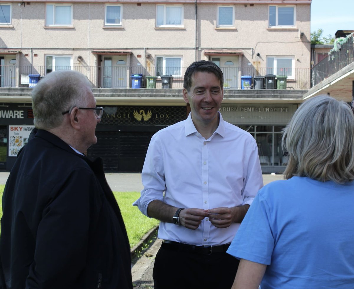 NeilBibby's tweet image. 🗣️Some say you only see politicians at elections. I’m working to change that during this recess.
Great to be in Glenburn today listening to people about their issues - NHS, street cleaning and local care services.
To let me know your views email: neil.bibby.msp@parliament.scot