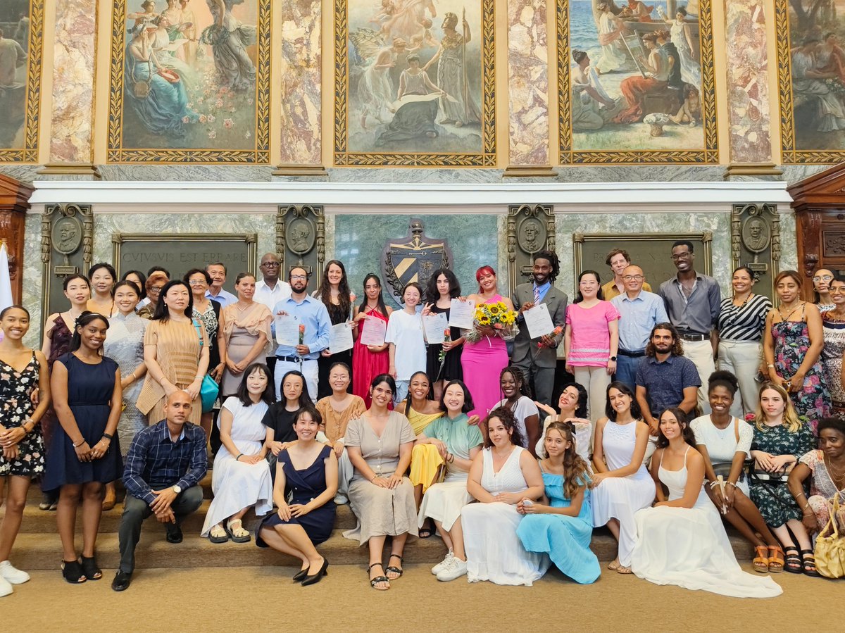 Embajada de China en Cuba (@embchinacuba) on Twitter photo 祝贺哈瓦那大学孔子学院2025年度汉语高级班学生顺利毕业!
¡Felicidades a los estudiantes por su graduación del curso superior de chino 2025 del Instituto Confucio de la Universidad de La Habana! <a href="/UdeLaHabana/">Universidad de La Habana</a> <a href="/ZaldivarDioniUH/">Dionisio Zaldivar Silva</a> 祝贺哈瓦那大学孔子学院2025年度汉语高级班学生顺利毕业!
¡Felicidades a los estudiantes por su graduación del curso superior de chino 2025 del Instituto Confucio de la Universidad de La Habana! <a href="/UdeLaHabana/">Universidad de La Habana</a> <a href="/ZaldivarDioniUH/">Dionisio Zaldivar Silva</a>