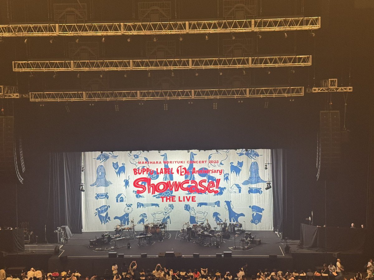 マッキーのライブで大晦日以来の東京ガーデンシアターへ

開始前にけっこう呑んだら
心地よい歌声に途中ウトウト😪
いやぁ良かったよぉ🎤
なんか個人レーベルになってからの曲縛りで、ほぼ知らなかったけど楽しめました👏

マッキーの声は沁みると言うか聴きやすいなぁ

ラスト後静止画OKアナウンス📢