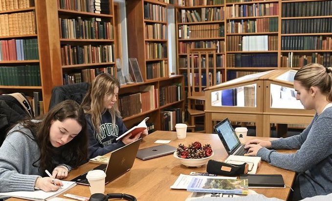 CumbriaEnglish's tweet image. If you're thinking about PG study in the fields of literary, heritage, environmental and cultural studies, why not find out more about our MA Literature, Romanticism & the Lake District at an online course talk by our programme leader on Wed 30 July at 6pm tinyurl.com/582yyvzw