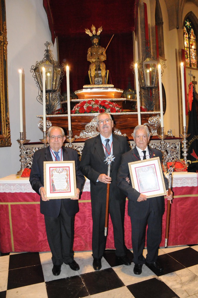 El pasado domingo 6 de julio, La Muy Antigua y Venerable Hermandad de la Sangre de Cristo y de la Santa Cruz celebro en la Catedral de Ntra. Sra. de los Remedios, con gran solemnidad el inició del 75º Aniversario de su refundación.

Fotos de Toni Cedrés