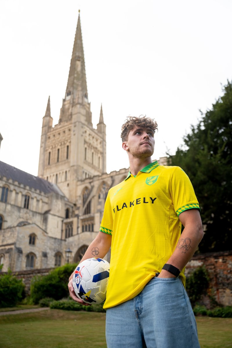 Norwich Cathedral tweet media