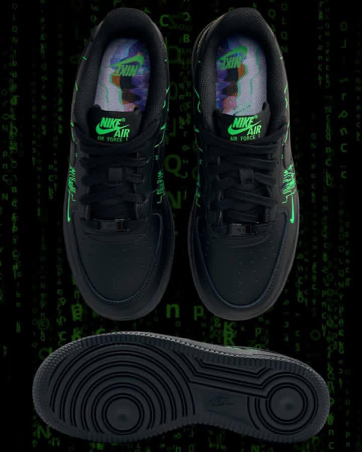 LaceLounge's tweet image. This Nike Air Force 1 Low, inspired by The Matrix, drops Fall 2025 for $130 👨‍💻
Kids Exclusive 🥰.
Would you plug into these kicks or pass on the simulation? 🟢⚫

#NikeAF1 #TheMatrix #KidsSneakers #SneakerDrop #Fall2025 #LaceLounge