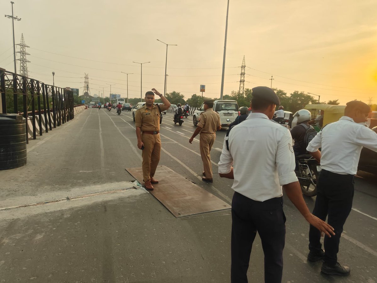DCP Traffic Noida (@dcptrafficnoida) on Twitter photo .<a href="/dcptrafficnoida/">DCP Traffic Noida</a> рджреНрд╡рд╛рд░рд╛ рдорд╣рд╛рдорд╛рдпрд╛ рдлреНрд▓рд╛рдЗрдУрд╡рд░ рдкрд░ рдирд┐рд░реНрдорд╛рдг рдХрд╛рд░реНрдп рдПрд╡рдВ рдпрд╛рддрд╛рдпрд╛рдд рд╡реНрдпрд╡рд╕реНрдерд╛ рдХрд╛ рдирд┐рд░реАрдХреНрд╖рдг рдХрд┐рдпрд╛ рдЧрдпрд╛ рддрдерд╛ рдпрд╛рддрд╛рдпрд╛рдд рдХреЗ рд╕реБрдЧрдо рд╕рдВрдЪрд╛рд▓рди рдмрдирд╛рдП рд░рдЦрдиреЗ рдХреЗ рд╕рдВрдмрдВрдз рдореЗрдВ рд╕рд░реНрд╡ рд╕рдВрдмрдВрдзрд┐рдд рдХреЛ рдЖрд╡рд╢реНрдпрдХ рджрд┐рд╢рд╛-рдирд┐рд░реНрджреЗрд╢ рджрд┐рдП рдЧрдПред
рдпрд╛рддрд╛рдпрд╛рдд рд╣реЗрд▓реНрдкрд▓рд╛рдЗрди рдирдВ0- 9971009001 .<a href="/dcptrafficnoida/">DCP Traffic Noida</a> рджреНрд╡рд╛рд░рд╛ рдорд╣рд╛рдорд╛рдпрд╛ рдлреНрд▓рд╛рдЗрдУрд╡рд░ рдкрд░ рдирд┐рд░реНрдорд╛рдг рдХрд╛рд░реНрдп рдПрд╡рдВ рдпрд╛рддрд╛рдпрд╛рдд рд╡реНрдпрд╡рд╕реНрдерд╛ рдХрд╛ рдирд┐рд░реАрдХреНрд╖рдг рдХрд┐рдпрд╛ рдЧрдпрд╛ рддрдерд╛ рдпрд╛рддрд╛рдпрд╛рдд рдХреЗ рд╕реБрдЧрдо рд╕рдВрдЪрд╛рд▓рди рдмрдирд╛рдП рд░рдЦрдиреЗ рдХреЗ рд╕рдВрдмрдВрдз рдореЗрдВ рд╕рд░реНрд╡ рд╕рдВрдмрдВрдзрд┐рдд рдХреЛ рдЖрд╡рд╢реНрдпрдХ рджрд┐рд╢рд╛-рдирд┐рд░реНрджреЗрд╢ рджрд┐рдП рдЧрдПред
рдпрд╛рддрд╛рдпрд╛рдд рд╣реЗрд▓реНрдкрд▓рд╛рдЗрди рдирдВ0- 9971009001