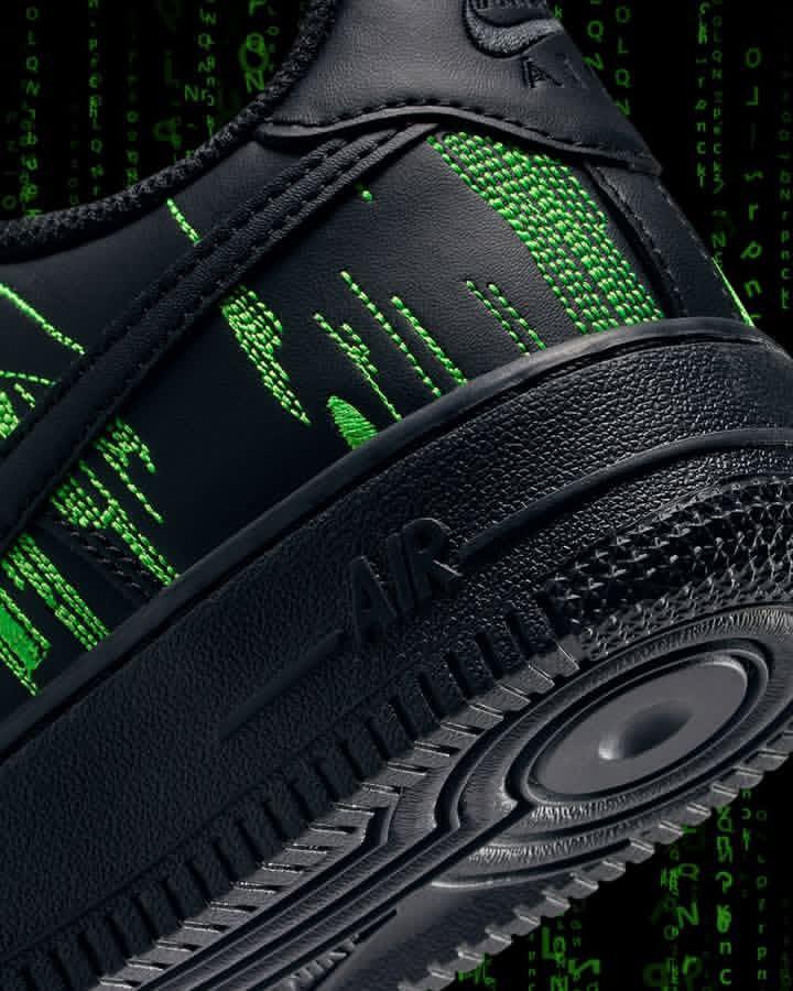 LaceLounge's tweet image. This Nike Air Force 1 Low, inspired by The Matrix, drops Fall 2025 for $130 👨‍💻
Kids Exclusive 🥰.
Would you plug into these kicks or pass on the simulation? 🟢⚫

#NikeAF1 #TheMatrix #KidsSneakers #SneakerDrop #Fall2025 #LaceLounge