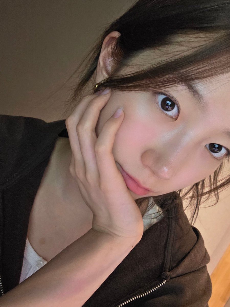 KazuhaFr_Fan's tweet photo. ⦅ 💌 ⦆◇ ZUHAVERSE
⇢ #KAZUHA a envoyé une photo en DM !
。✿ #르세라핌 #LE_SSERAFIM
#카즈하 #KAZUHA #カズハ #LESSERAFIM_HOT https://t.co/8HSRZrsuzt