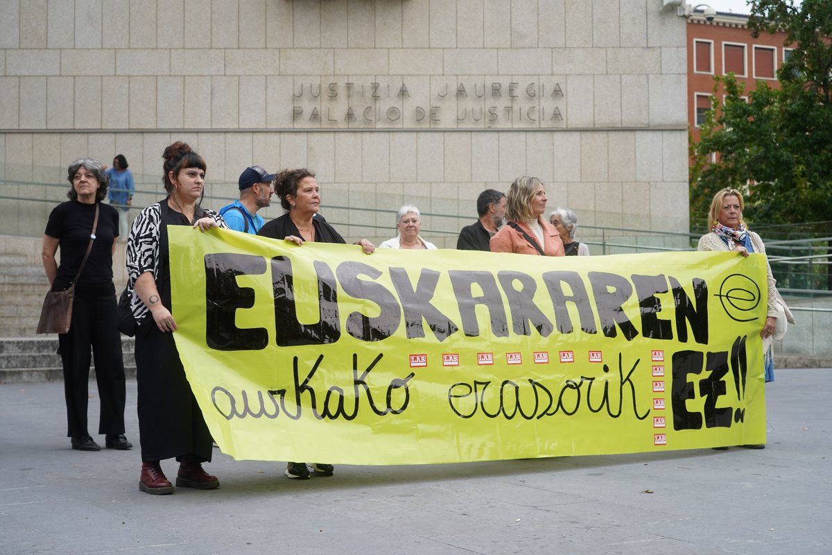 Osasungint. Euskaraz (@osaeus) on Twitter photo Oldarraldiari erantzuteko eta administrazioaren euskalduntzean jauzi egiteko, mobilizazioak eta ekimenak bultzatuko ditu LABek
udazkenean ➡️  labur.eus/uprmdawy Oldarraldiari erantzuteko eta administrazioaren euskalduntzean jauzi egiteko, mobilizazioak eta ekimenak bultzatuko ditu LABek
udazkenean ➡️  labur.eus/uprmdawy