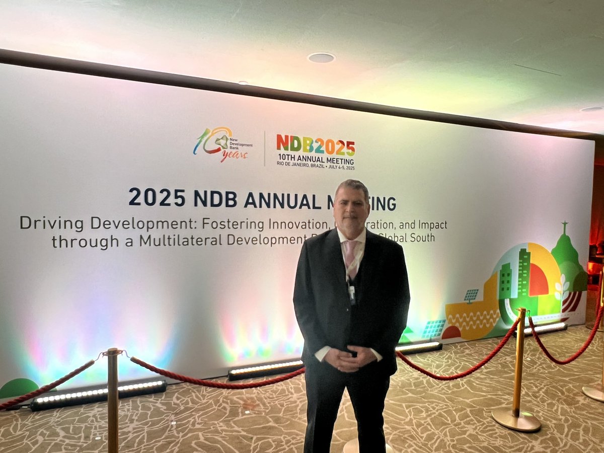 pablogentili's tweet photo. CAF fortalece su presencia a nivel global como el banco de la integración latinoamericana y caribeña. Semana intensa de trabajo en la Cumbre de Presidentes del @mercosur; Reunión Anual del @NDB_int; y Cumbre de los BRICS, Buenos Aires - Río
@AgendaCAF @sergiodigra @chrisasinelli https://t.co/cAb5O1pxed