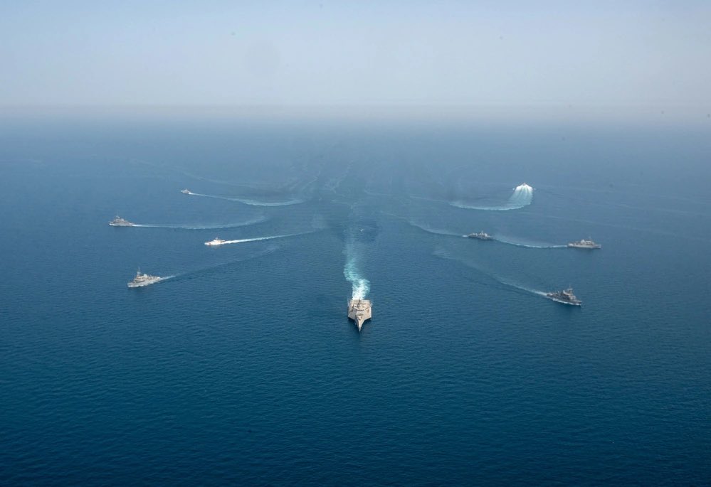 HMSMiddleton's tweet image. Can you spot us? 👀
🌊 Keeping the seas safe and keeping trade flowing. We’ve been out on #MaritimeSecurity Operations exercising with our 🇺🇸 allies @US5thFleet ⚓
#OpKipion