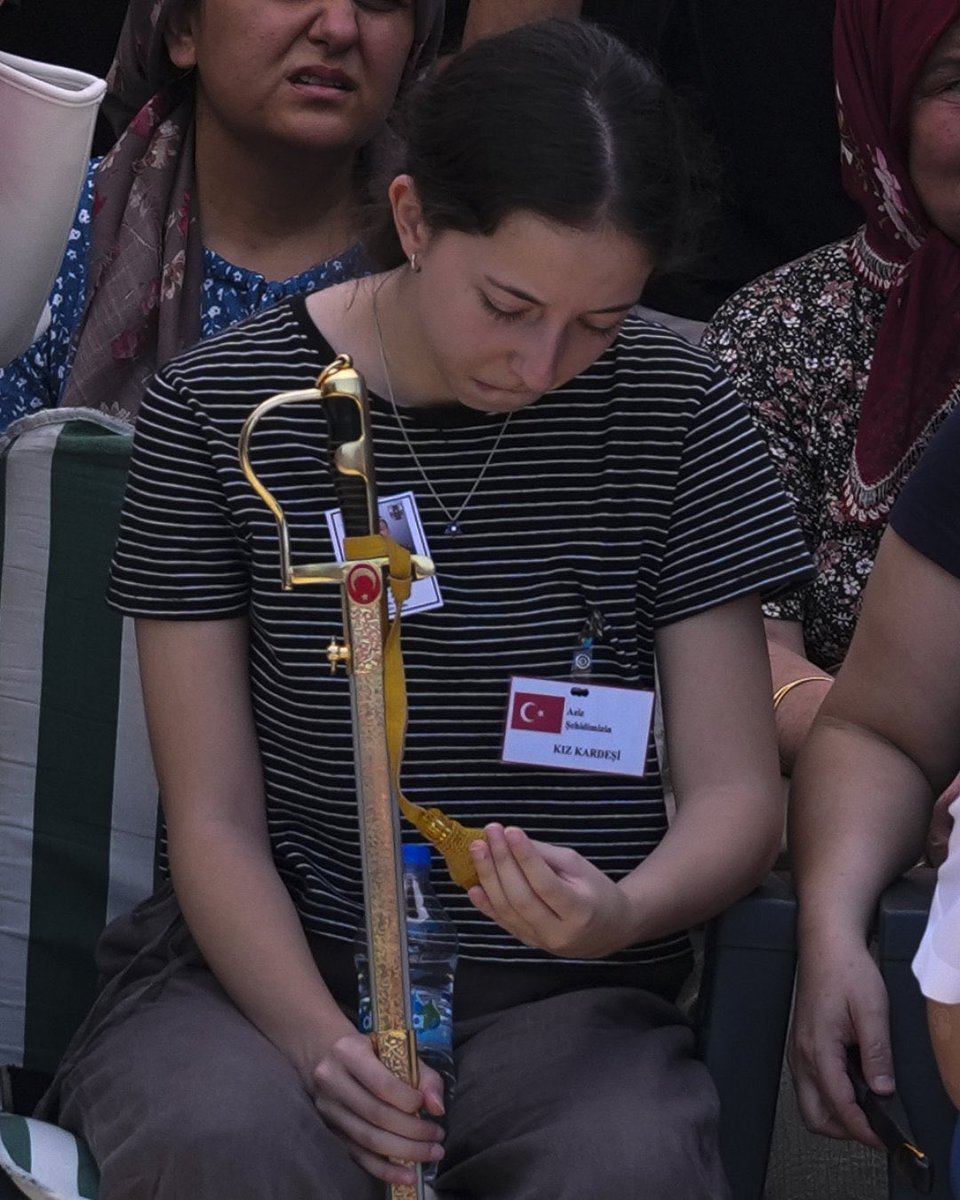 Şehidimizin Harbiye kılıcı, kız kardeşine emanet edildi.