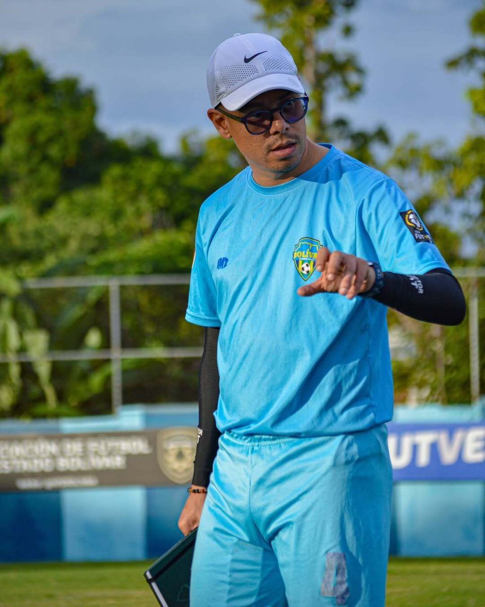 🤝 <a href="/bolivar_sc/">Bolívar Sports Club</a> cuenta con nuevo entrenador.

El caraqueño Víctor Manuel Castro ha sido anunciado como nuevo estratega del equipo bolivarense para la Liga FUTVE 2.

Su experiencia más reciente fue en la Liga Monumental como DT de Petroleros FC y Cacique FC.

📸 #BolivarSC