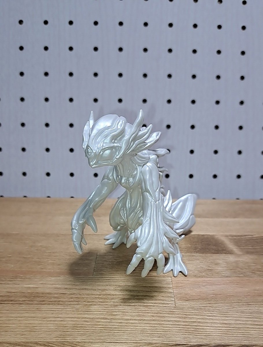 Bottype2's tweet image. #デザフェス戦利品
備忘録も兼ねて 

まずYoshi.さん(@Yoshi6054)のソフビぺトゥンと
Elfrogさん(@Elfrog8)のスパークリングメロンソーダパッチ 

パッチは前回参加した時に見逃してしまったモヤモヤもあってお迎え
ペトゥンは塗装したいなと思いつつパールカラーが綺麗なので躊躇い中… 

#デザフェス