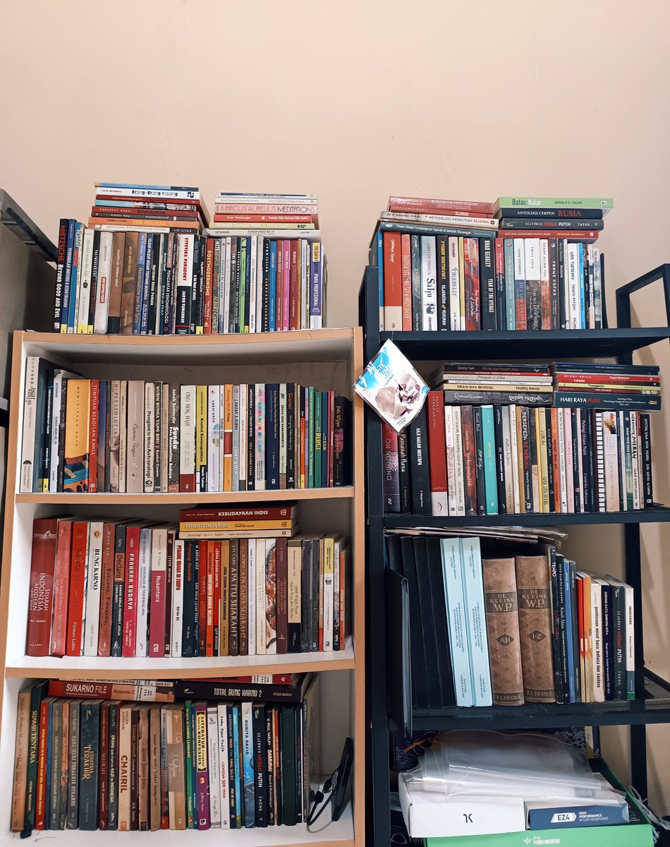 Saya kembali menjual koleksi² buku pribadi, sisa  bln Januari kemarin. Masih seputar Humaniora; Filsafat, Sastra, dan Sejarah 📚📖

Buat yg sempat DM dan tidak terbalas—mohon maaf, akun saya kena suspend, karna terlalu byk dm yg masuk. Kalau ada yg minat, silakan DM lagi ya ☕