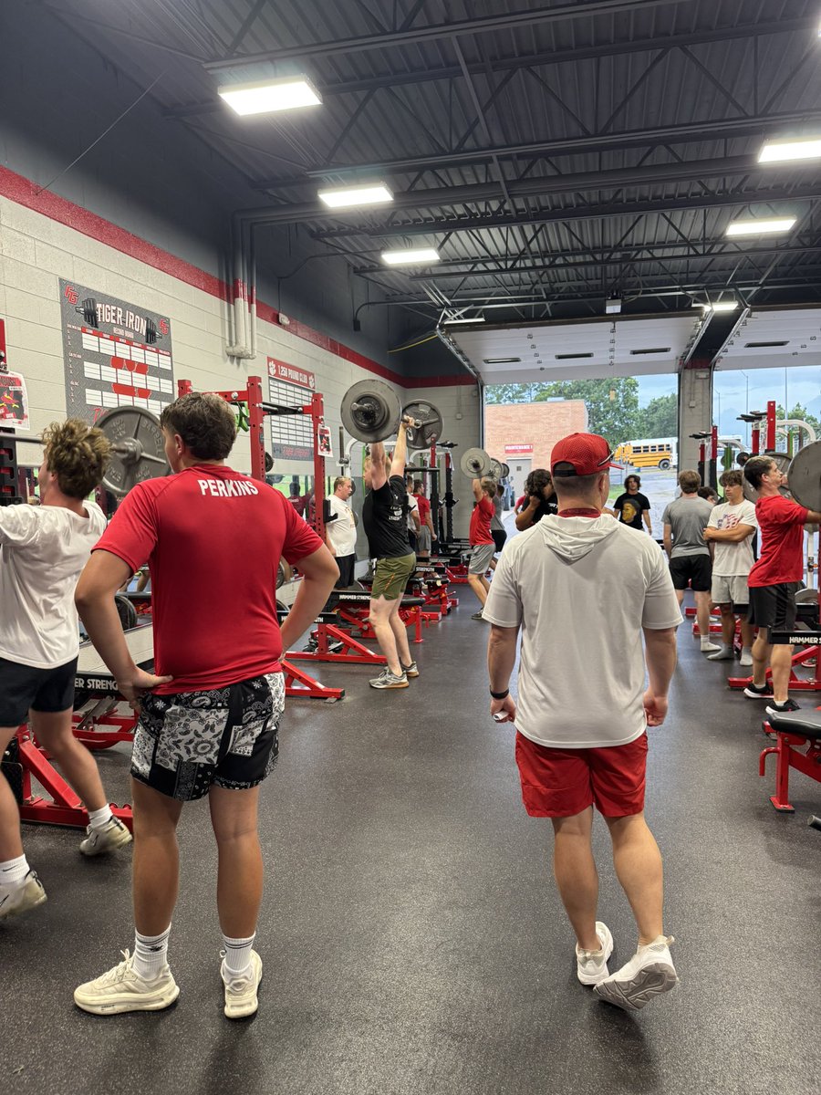 Had some visitors this morning working out with the boys! SSgt. Flowe got his sweat on and moved some weight around. <a href="/USMC/">U.S. Marines</a>