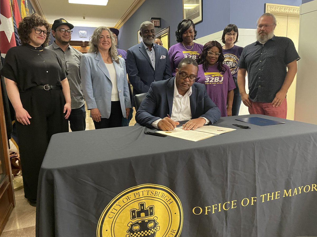 MayorEdGainey's tweet image. Big news for Pittsburgh workers! 💼💪 Thanks to unanimous support from City Council, we’ve strengthened our Paid Sick Leave Act—so employees can now earn time off faster and accrue more of it. Together, we’re building a Pittsburgh where every worker is supported✊