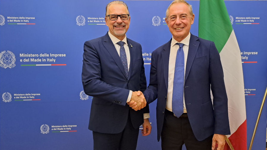 MIMIT (@mimit_gov) on Twitter photo 🛰️🤝🏻Incontro tra ministro Urso e DG <a href="/esa/">European Space Agency</a> <a href="/AschbacherJosef/">Josef Aschbacher</a>.
Nel corso dell’incontro al #MIMIT, a cui ha partecipato anche il presidente <a href="/ASI_spazio/">Agenzia Spaziale ITA</a>, la prossima #MinisterialeESA a #Brema e il ruolo dell’Italia come Paese presidente Consiglio Ministeriale.
mimit.gov.it/it/notizie-sta… 🛰️🤝🏻Incontro tra ministro Urso e DG <a href="/esa/">European Space Agency</a> <a href="/AschbacherJosef/">Josef Aschbacher</a>.
Nel corso dell’incontro al #MIMIT, a cui ha partecipato anche il presidente <a href="/ASI_spazio/">Agenzia Spaziale ITA</a>, la prossima #MinisterialeESA a #Brema e il ruolo dell’Italia come Paese presidente Consiglio Ministeriale.
mimit.gov.it/it/notizie-sta…