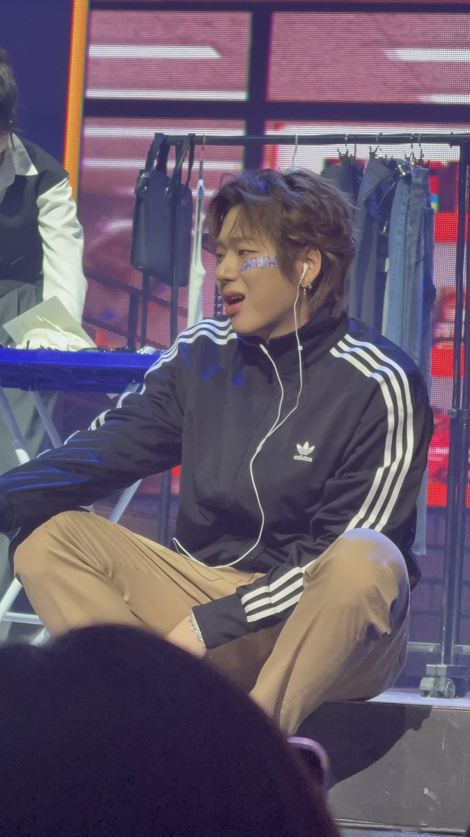 blockb_studio's tweet photo. 화질은 구지지만 진짜 날티 지려서 공유해봐요
너무 조아………

#지코 
#zico https://t.co/GEyUvzUr84