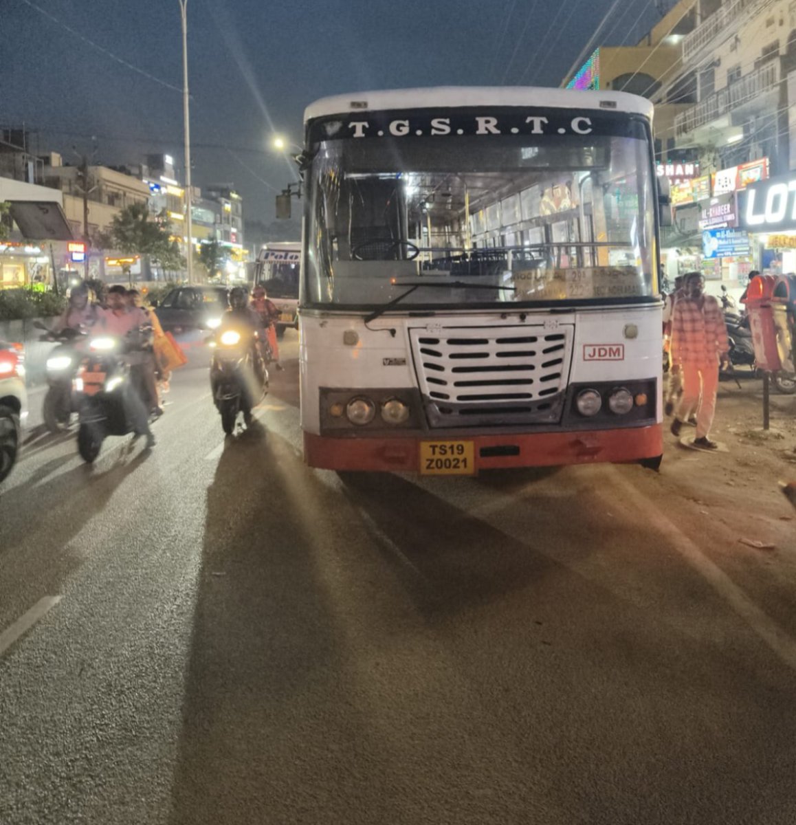 Traffic Update 08.07.2025, 19:29 Hrs
Traffic movement is slow at Chintal Bus Stop . Due to Vehicle Breakdown.
Jeedimetla Traffic Police  are working to clear Traffic. Please cooperate with Traffic Police.
We request all commuters to cooperate with the Traffic Police .