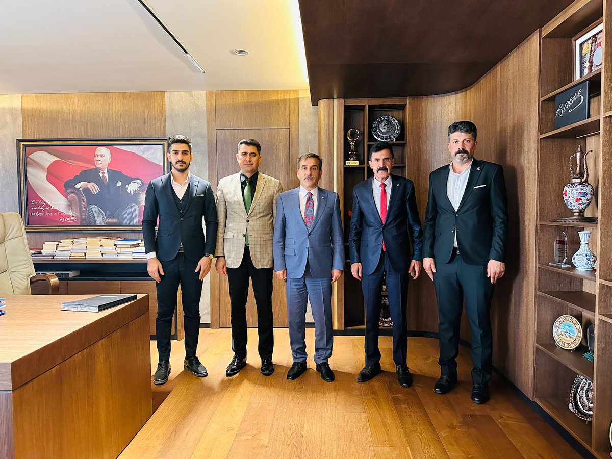 Türkiye Kamu-Sen Şırnak İl Temsilcimiz Turgut Tatar, Türk Sağlık-Sen Şırnak İl Temsilcisi Emrullah Tatar, Türk Büro-Sen Şube Başkanı Abdurahman İnal ve Türk İmar-Sen il temsilcisi Metehan Avcı’ya ziyaretleri için teşekkür ediyorum. Türkiye Kamu-Sen ailesi olarak, birliğimizden