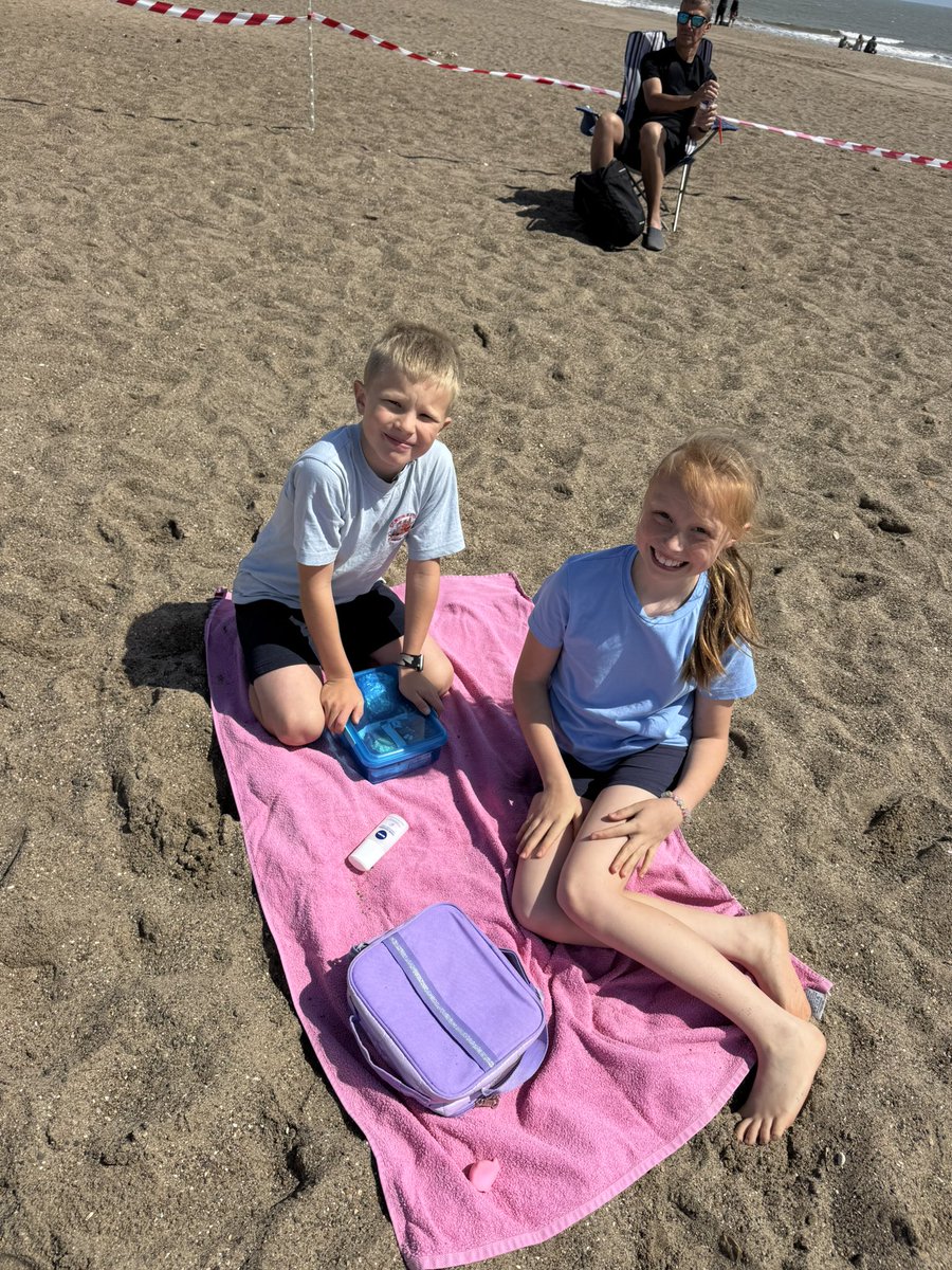 MrsG_Gibson's tweet photo. Beach fun!!! @Sturtonhead https://t.co/thWpCaeASe
