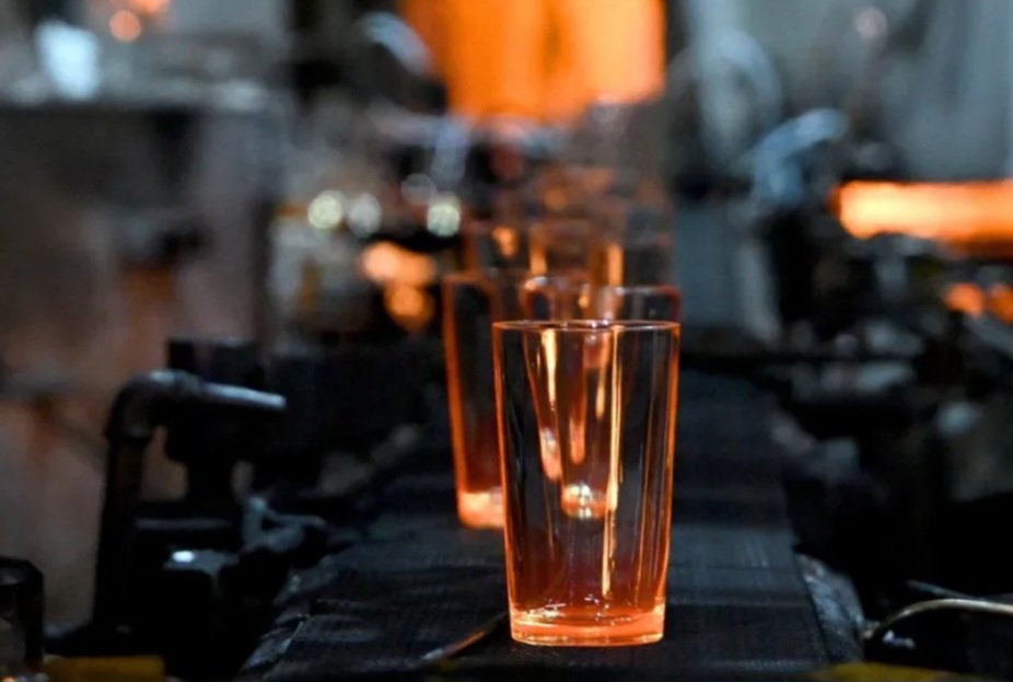 [#Ess - Couleurs] <a href="/LaCroix/">La Croix</a>, X.#Renard (abo.) : #Scop <a href="/Duralex/">Duralex®</a> (45) "sur le bon chemin", le spécialiste du #verre trempé retrouve des couleurs ➡️ la-croix.com/economie/dural… cc <a href="/RCValdeLoire/">Région Centre-Val de Loire</a> <a href="/CoopFR/">CoopFR</a> <a href="/ESS_France/">ESS France</a> ⤵️