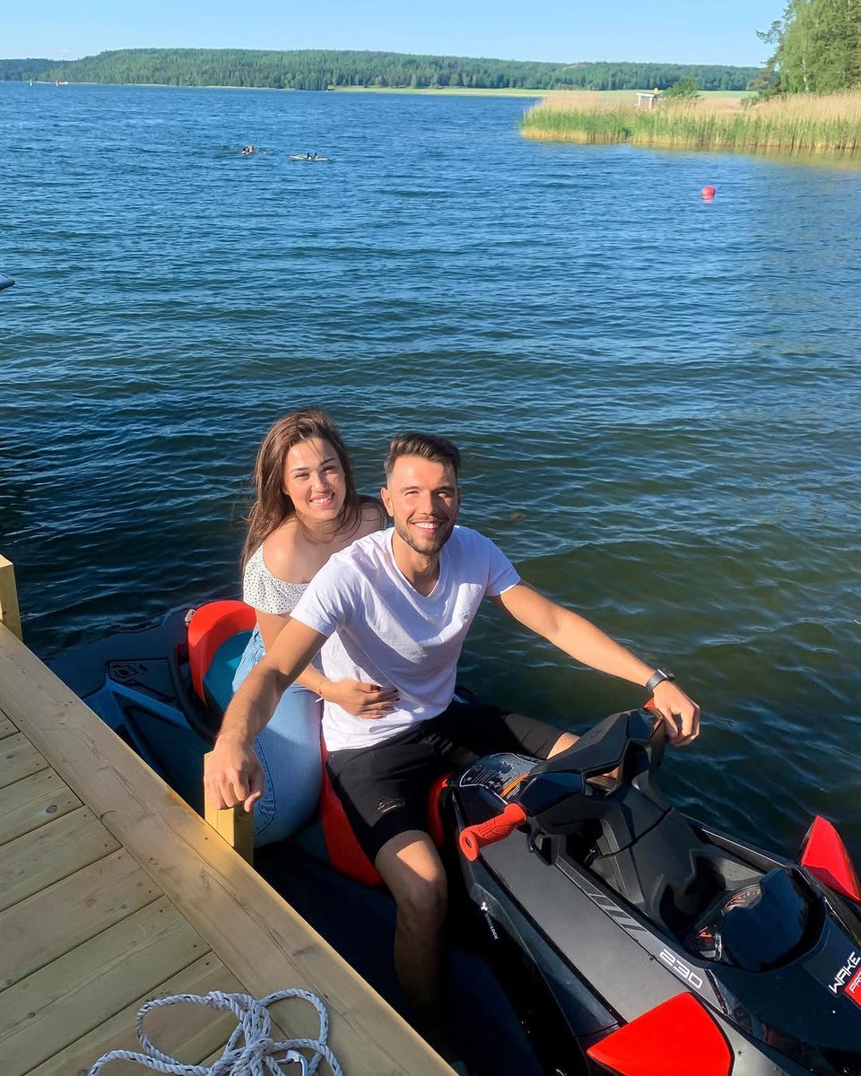 Forali565's tweet image. Just wanted to pop in and wish you a happy midsummer. Best to you Trul 🤩☀️ big memories from us 💞, love you 🥺..