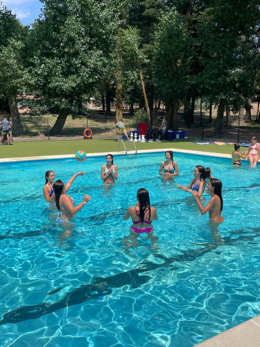 EnglishSummerSA's tweet image. They’re diving in, cooling off and smiling big! There’s nothing like pool time to beat the heat and boost the fun! 💦☀️#pooltime #summercamps