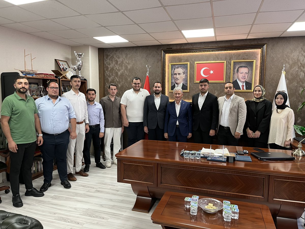 AK Parti’mizin dinamik gücü Gençlik Kolları Yürütme Kurulu üyelerimizi ilçemizde ağırladık; Cumhurbaşkanımız Sayın Recep Tayyip Erdoğan’ın çizdiği vizyonla, Gençlik Kolları Başkanımız Süleyman Aksoy öncülüğünde AK Gençlik olarak davamıza olan inançla durmadan, yorulmadan