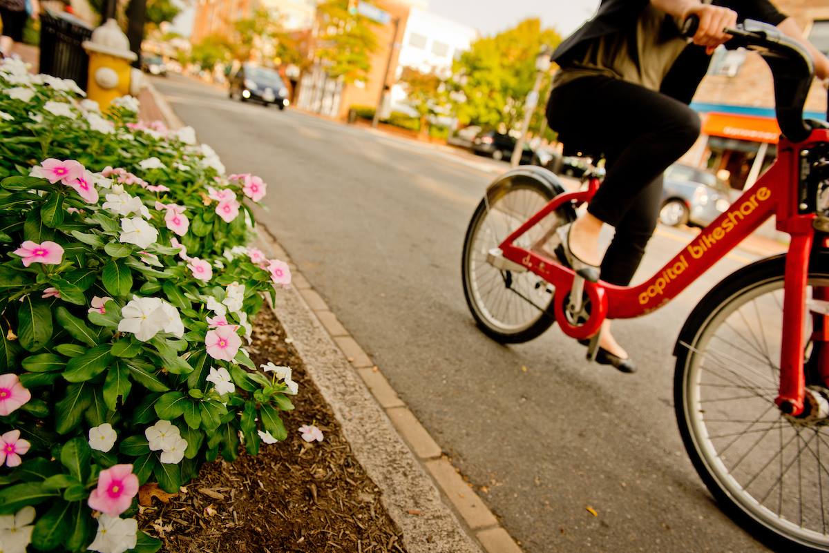 ¡Atención, usuarios de #BicicletasCompartidas! 🚲
💲 Nuevos precios en @Bikesharee a partir del 1 de agosto.📅
❓Descubre más: ow.ly/Lcby50WjNTY 📣
#ArlingtonVA #ArlingtonDES #DietaSinAuto #VisiónCero