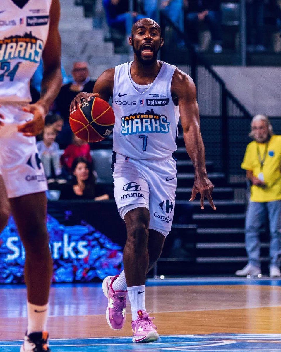 LaVagueAntibes's tweet image. Notre ancien capitaine Gédéon Pitard s'est engagé cette semaine avec le club voisin du Cannet !
Nous souhaitons bonne chance à Gédéon dans cette nouvelle aventure ! 💙🤍
#LaVague #Antibes