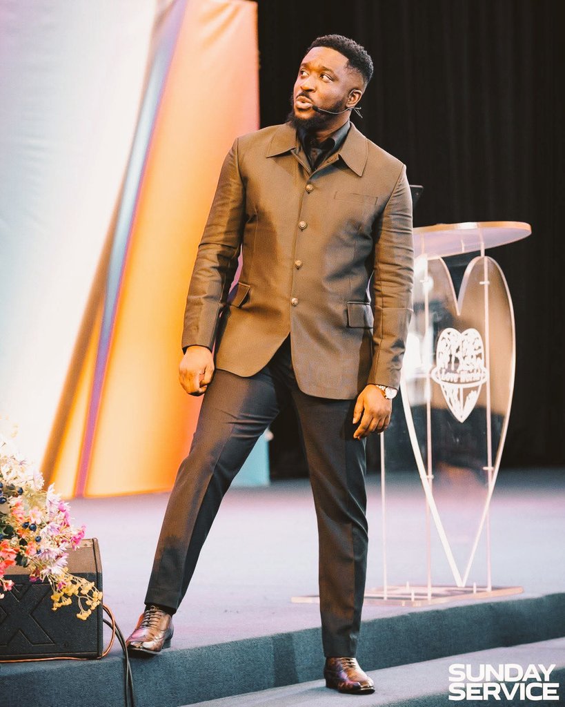 Therealsog_'s tweet image. Ya&apos;ll crying about Pastor Enoch, I know how you feel, but are ya&apos;ll aware that by this, he is now a zonal pastor and no longer a group pastor?

Straight up promotion 

Wo! CEYC, that 6 months would likely be till Rapture oh! We don&apos;t go up to come down.😆😅
Congratulations🎊