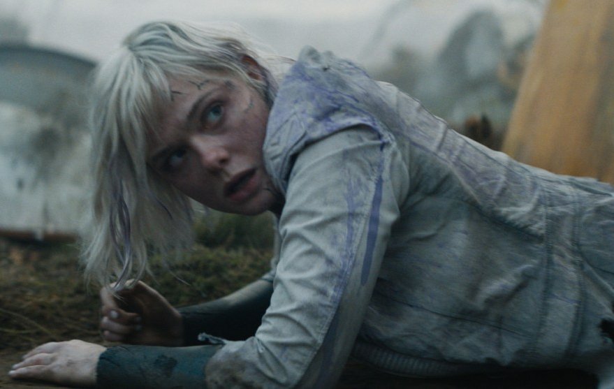 predatormovie's tweet image. Elle Fanning plays 2 different characters in #Predator: Badlands. One is Thia, the other is a secret...
... But not to us. /_\ predator-movies.com/news/elle-fann…
#PredatorBadlands #Yautja #ElleFanning