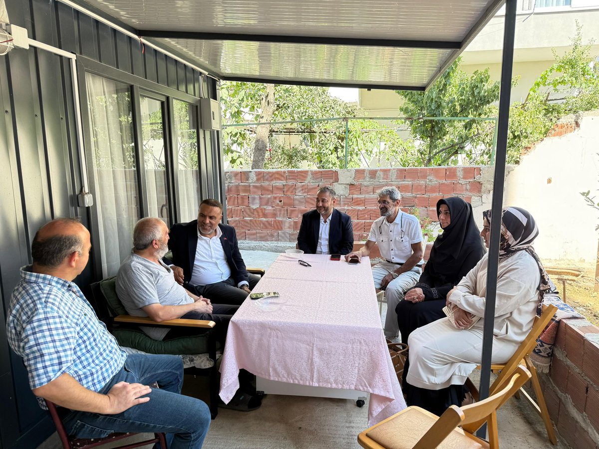 📍Sırasöğütler Mahallesi

Geçtiğimiz günlerde hacılık vazifesini yerine getiren Kadir Kaya’yı hanesinde;

İlçe yönetim kurulu üyelerimiz, mahalle başkanımız Ahmet Çakır ve yönetimi ile birlikte ziyaret ettik.

Rabbim ibadetini kabul eylesin.