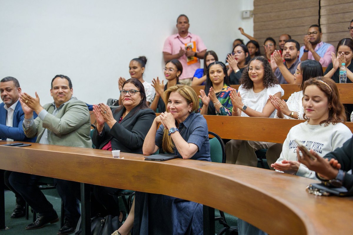 CarolinaMejiaG (@carolinamejiag) on Twitter photo Fue un honor para mí motivar a nuestros jóvenes miembros del Club de Ideas Políticas de la <a href="/UCSD_RD/">Universidad Católica Santo Domingo (UCSD)</a> a involucrarse en la construcción de políticas públicas y más importante aun, escucharlos y aprender de ellos. Fue un honor para mí motivar a nuestros jóvenes miembros del Club de Ideas Políticas de la <a href="/UCSD_RD/">Universidad Católica Santo Domingo (UCSD)</a> a involucrarse en la construcción de políticas públicas y más importante aun, escucharlos y aprender de ellos.