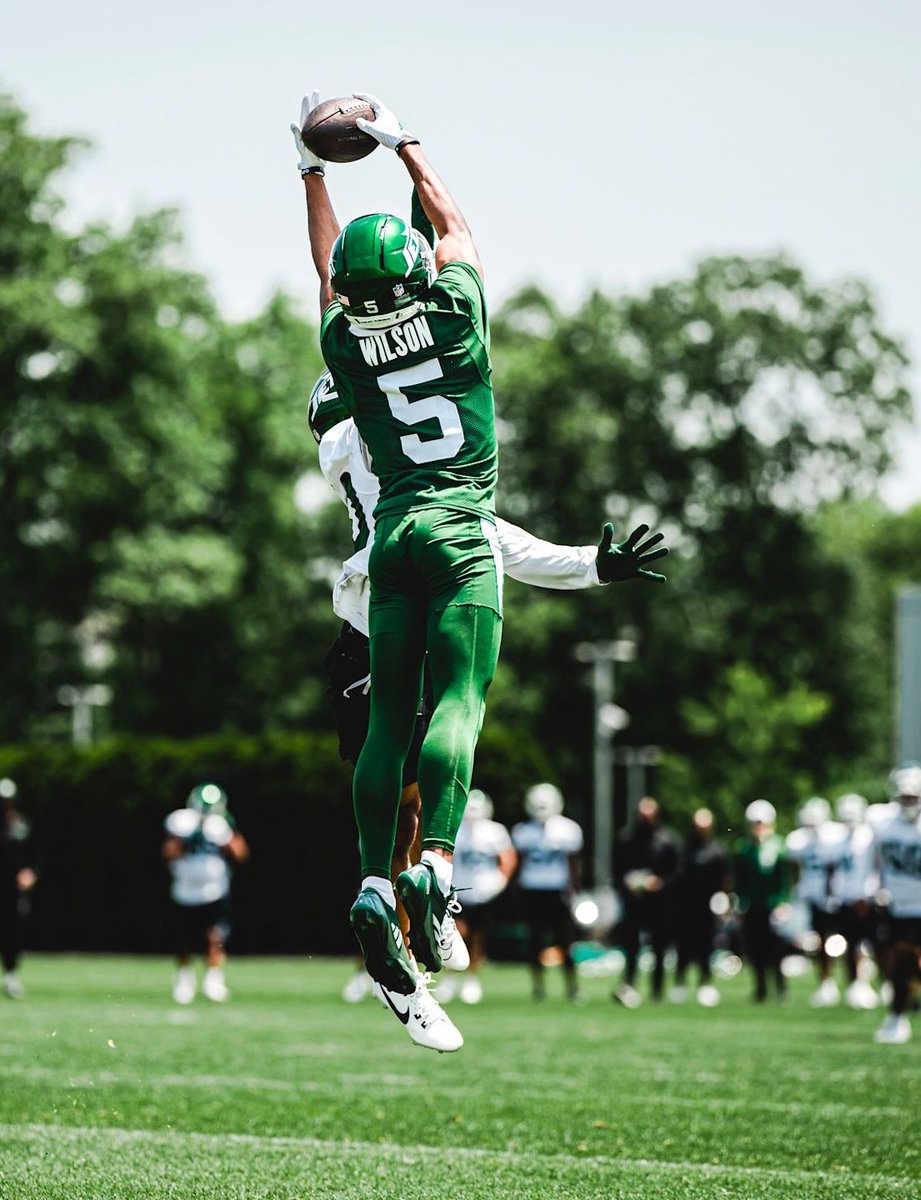 JustinFieldsFC's tweet image. The Jets have had a quiet offseason so far. However, I'm hearing that the Jets will resume contract discussions with both CB Sauce Gardner, and WR Garrett Wilson in the coming weeks, around/during training camp. They have made it a priority to give them both contract extensions.