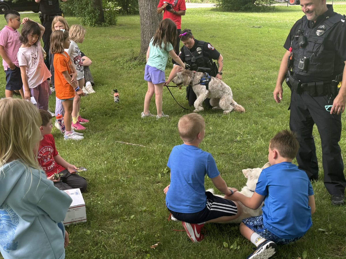 UWMadisonPolice's tweet image. It’s Animal Kingdom Week at @uwrecwell summer camp! We had so much fun showing off our awesome animals! 🐴 🐶