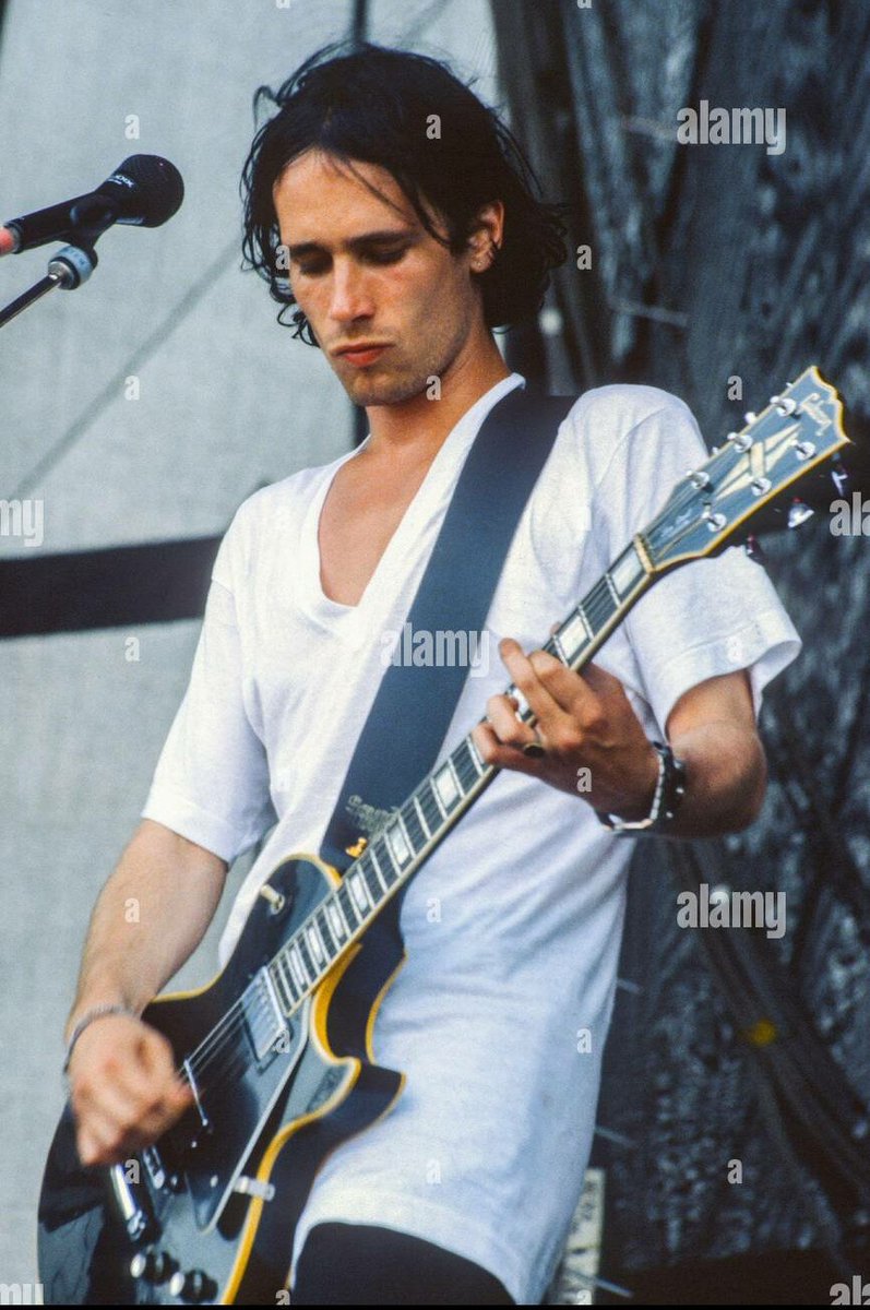 acervobuckley's tweet image. jeff buckley ao vivo no festival torhout werchter em 1995.