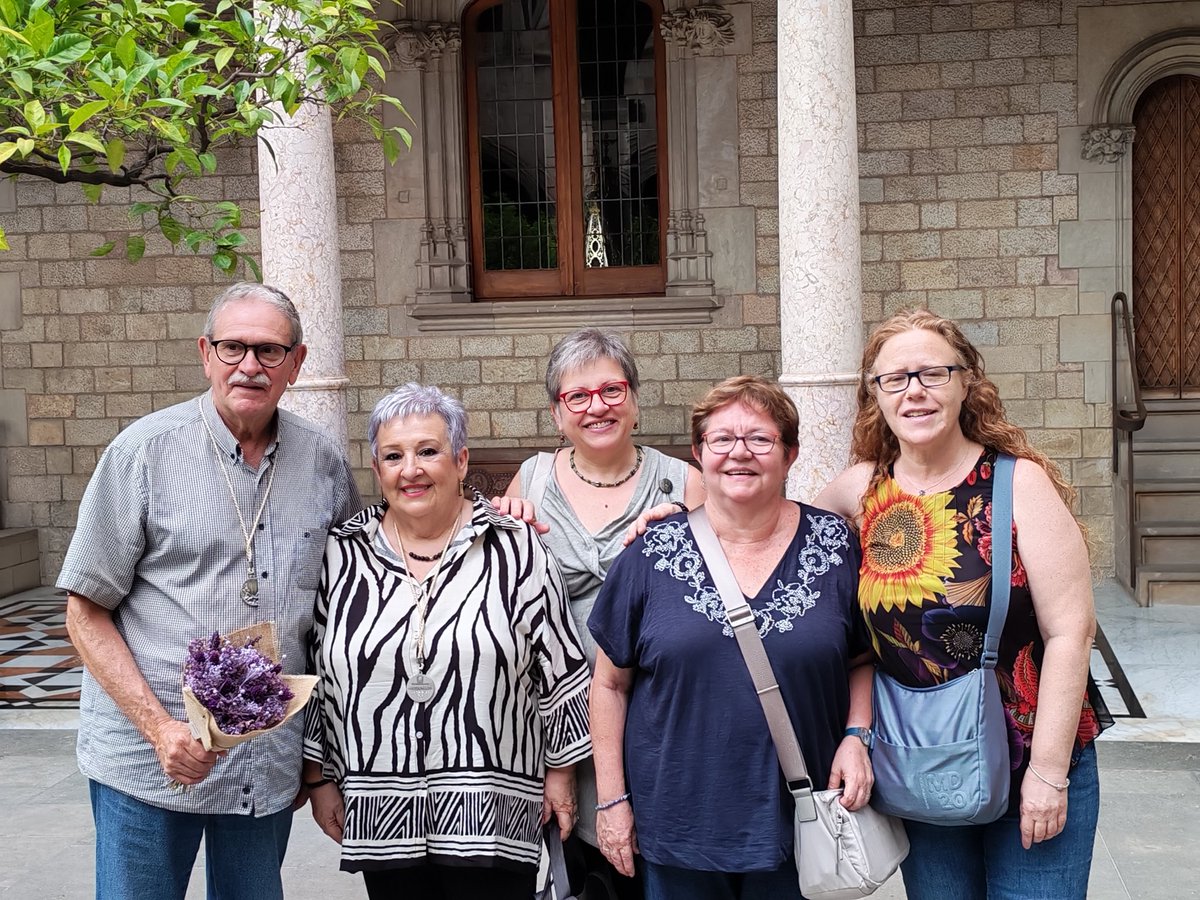 Lluís Filella Carballo (@lfilella) on Twitter photo Ja està, ja me l'han penjada... a mí i a 15 persones més, entre elles la companya Rosa Ana Sevillano de <a href="/ccoocatalunya/">CCOO de Catalunya</a>
Moltíssimes persones ho mereixeu tant o més que jo.
Rebo aquest guardó al treball, us la dedico i comparteixo amb vosaltres l'orgull de classe treballadora! Ja està, ja me l'han penjada... a mí i a 15 persones més, entre elles la companya Rosa Ana Sevillano de <a href="/ccoocatalunya/">CCOO de Catalunya</a>
Moltíssimes persones ho mereixeu tant o més que jo.
Rebo aquest guardó al treball, us la dedico i comparteixo amb vosaltres l'orgull de classe treballadora!