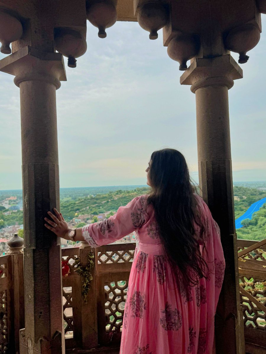 _golgappi's tweet photo. And at last me with mandatory barsana photo🥹🫶🏻🩷
(Last) https://t.co/MPq5tRxpVL