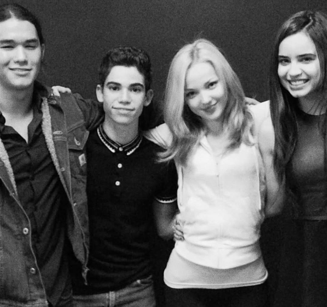 forsofandcam's tweet photo. Just a little reminder to @SofiaCarson @DoveCameron @booboostewart that Cam is SO proud of you all. ALWAYS.🤍🕊 https://t.co/tNk6xU7mpb