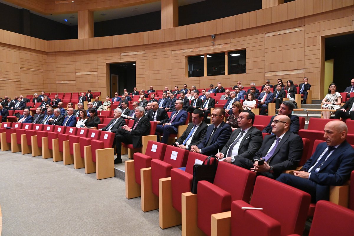 “Azərbaycanın xarici siyasəti suverenliyin bərpasından sonra: prioritetlər və çağırışlar” mövzusunda diplomatik xidmət orqanlarının rəhbərlərinin IX müşavirəsinin “Diplomatik xidmət orqanlarının faəliyyətinin səmərəliliyinin artırılması – maliyyə və insan resurslarının