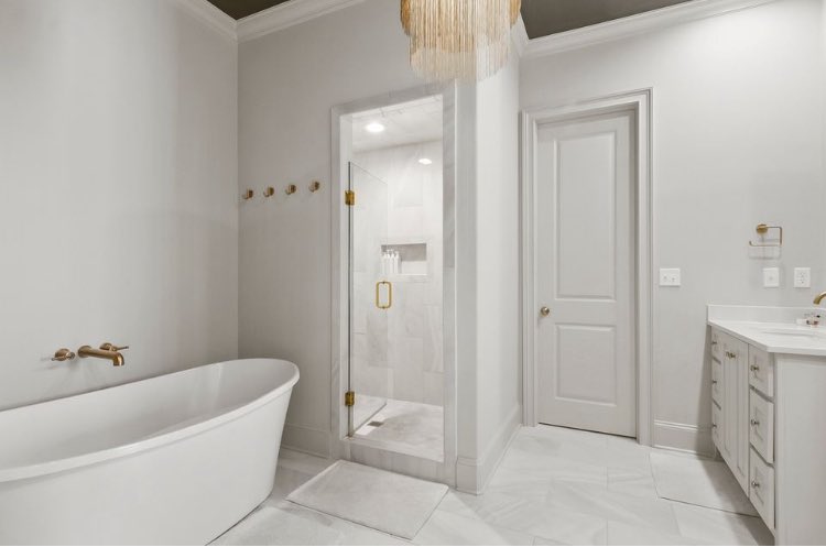 AndrewJBoneRE's tweet image. Tuscaloosa, Alabama: Now available for lease! 3BR/3BA gorgeous home in prestigious neighborhood of Highgrove! Premier appliances, fixtures, huge island. Covered patio perfect for game days! Attached garage provides parking/storage. This is your next move! Roll Tide! 256-504-2963