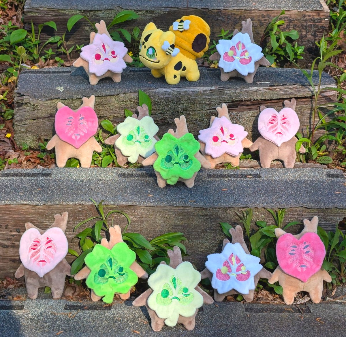 Happy #PortfolioDay!  I'm a plushie artist🩷 I love making fun custom Korok designs and reimagining all my favorite video game and anime characters in pink!

 ⁠● store: plushbaecrafts.etsy.com
 ⁠● newsletter: pencilbooth.com/plushbaecrafts
 ⁠● socials: linktr.ee/PlushbaeCrafts