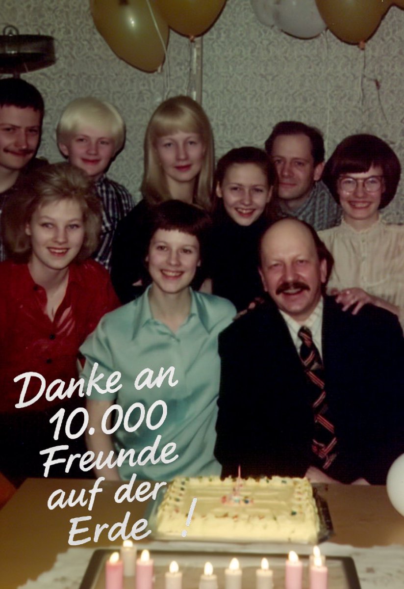 DDRMondbasis's tweet image. Es war ein weiter Weg, Genossen. Mit Ausdauer, Fleiß und gegenseitiger Unterstützung haben wir nun auch im Netzwerksystem des Genossen Egon die stolze Marke von 10.000 erreicht.
Dafür sagen wir: Danke und Freundschaft!