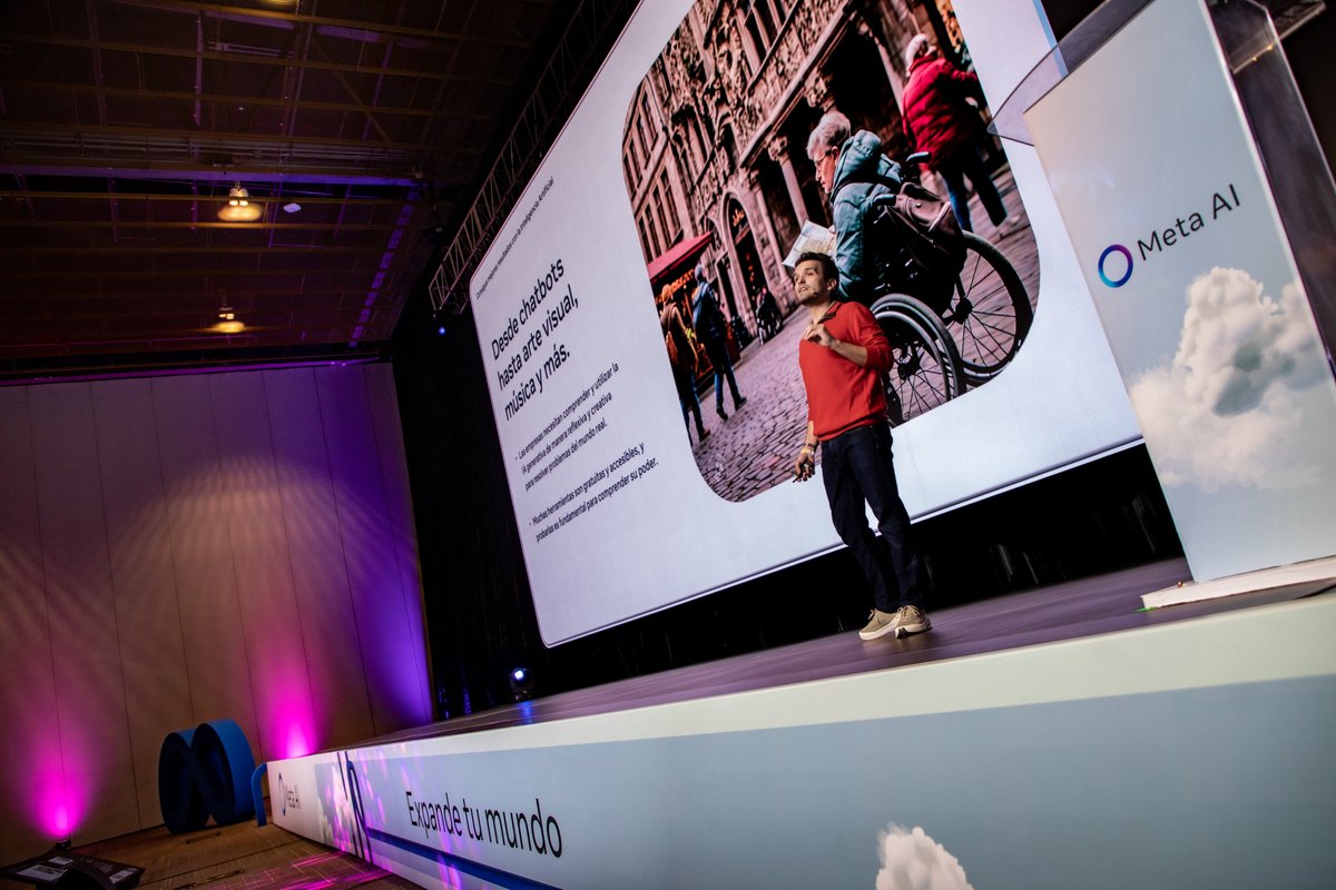 BogotaTransito's tweet photo. ✨ Así cerramos #MetaDayColombia.
#AquíSíPasa Cientos de emprendedores y MiPymes capacitados, herramientas prácticas, inspiración y nuevas conexiones.
Gracias @Meta y a todos los que hicieron parte de esta jornada inolvidable en Bogotá, mi ciudad, mi casa. https://t.co/17BE0lUyrI