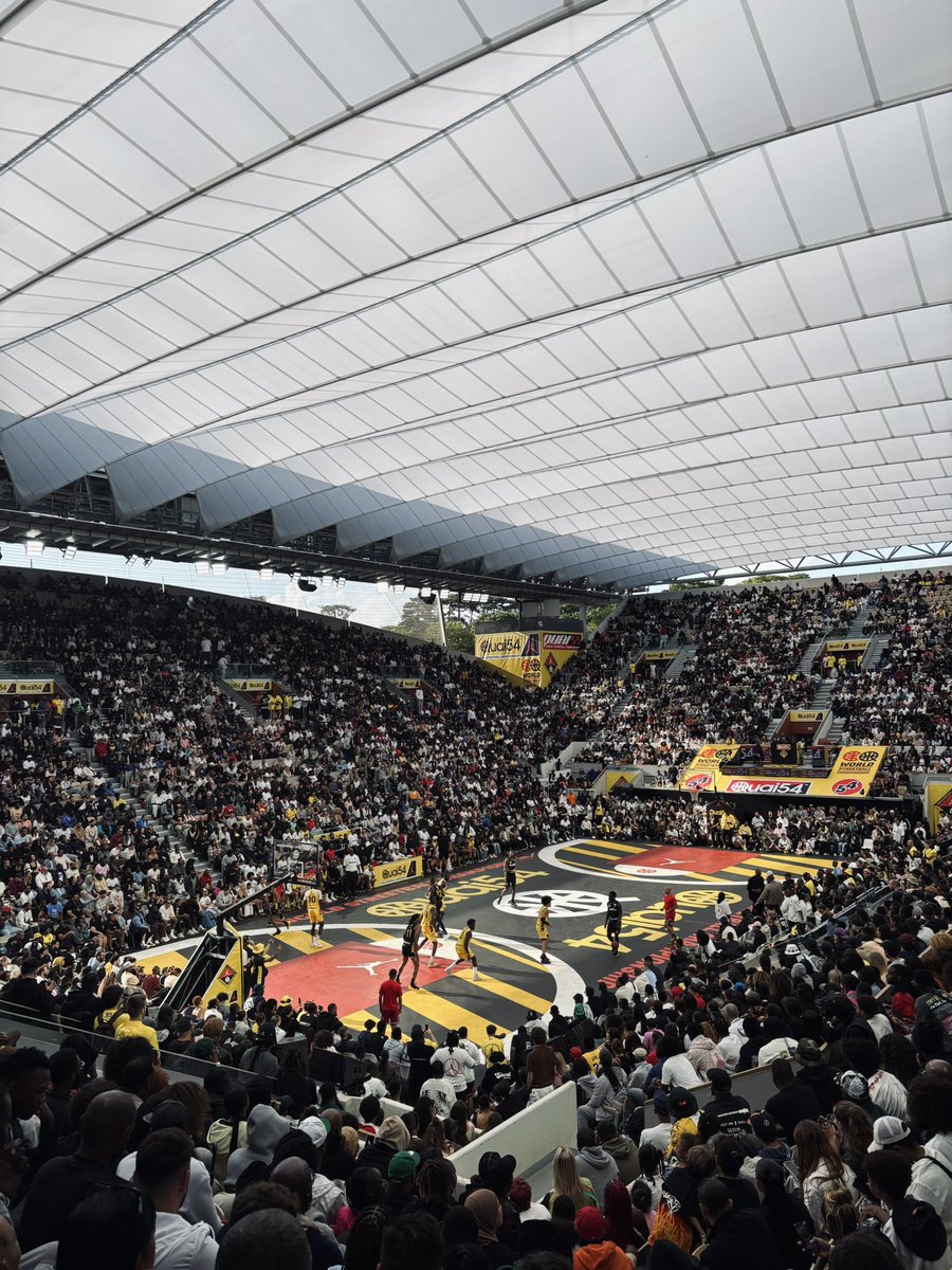 ainhoalopezr8's tweet image. Brutal experiencia en el @quai54wsc con El Pacto 🤝🏼🇪🇸🦇💛 #Quai54 #streetball #RolandGarros