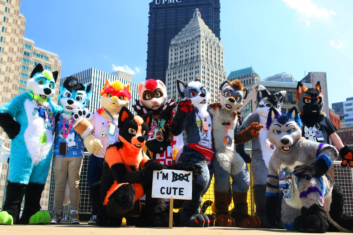 Fire Wolf Studio at Anthrocon!! Thanks so much for coming out, everyone!! 

Yall look amazing!

📷: <a href="/Cursed_Gabriel/">Gabe</a>