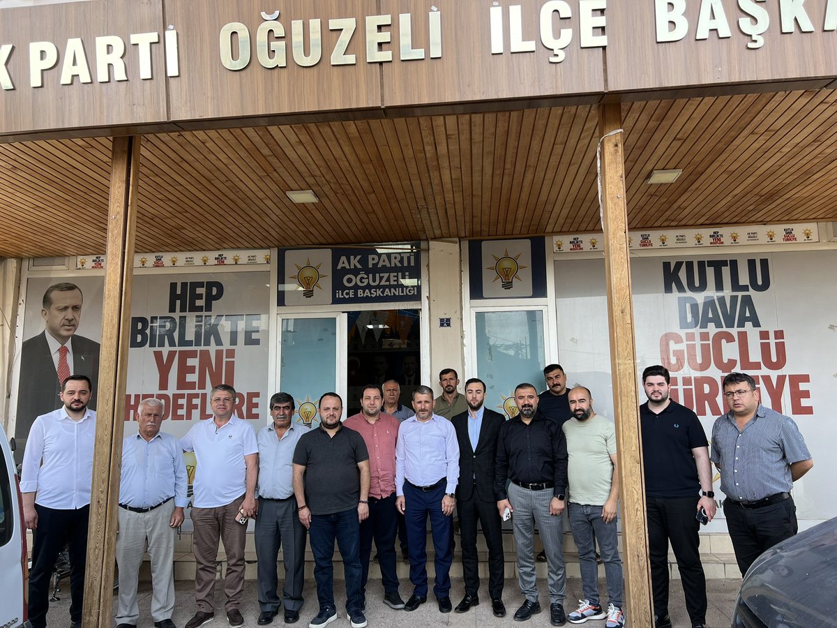 Haftalık İlçe yönetim kurulu toplantımızı il başkan yardımcılarımızla ve yönetim kurulu üyelerimiz ile gerçekleştirdik 
 Toplantımız hayırlara vesile olsun inşallah.
<a href="/abuyukgumus/">Ahmet Büyükgümüş</a> 
<a href="/hakanaksu058/">Hakan AKSU 🇹🇷</a> 
<a href="/fmfedaioglu/">Fatih Muhaddis FEDAİOĞLU</a> 
<a href="/AKPartiG_Antep/">AK Parti Gaziantep</a>