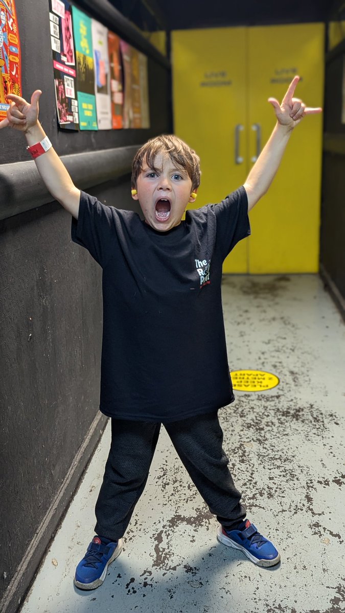 hevap's tweet photo. What a rock star 🤘🏻🤘🏻🤘🏻 Did his first rock concert tonight and was amazing 🥰 The cutest rock star there is 🎸🎵⭐ #TheRockProject https://t.co/Gn5zWgLzz7